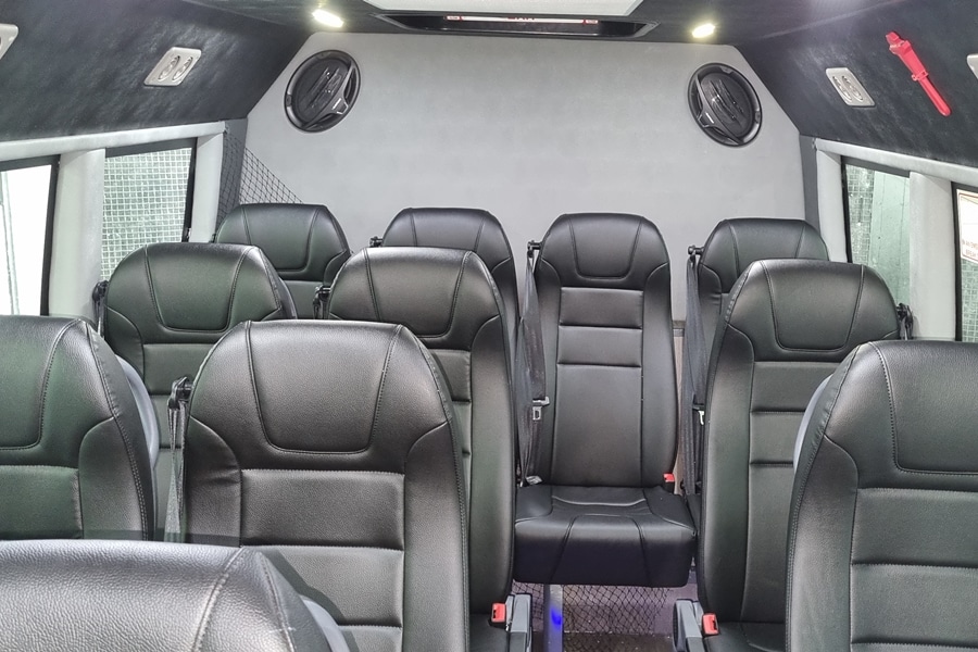 Hi-Rail 4x4 Mini Bus 10 4