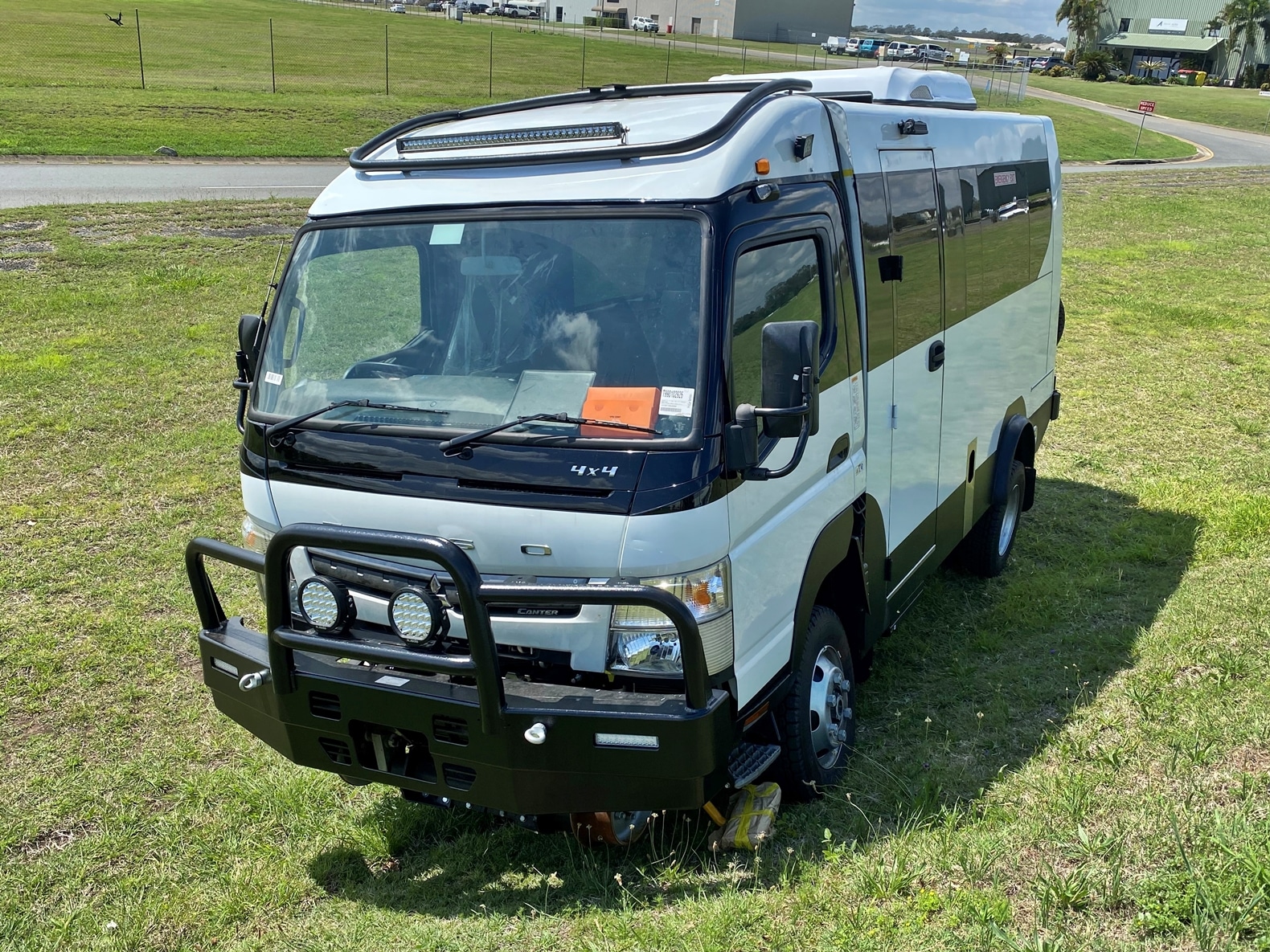 Hi-Rail 4x4 Mini Bus 8 Mitsubishi Canter News 1