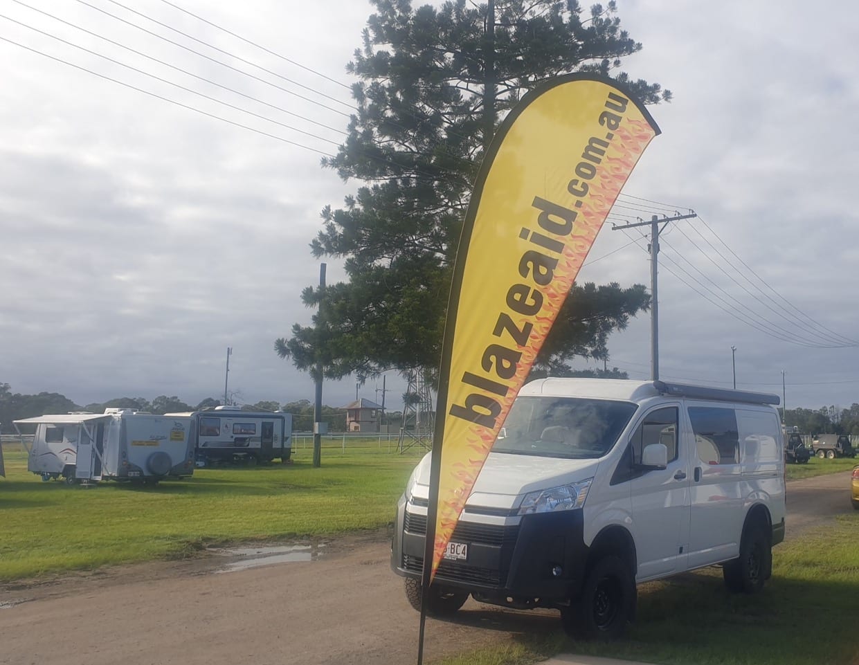 Bus 4x4 customers help BlazeAid 9 2 1 1