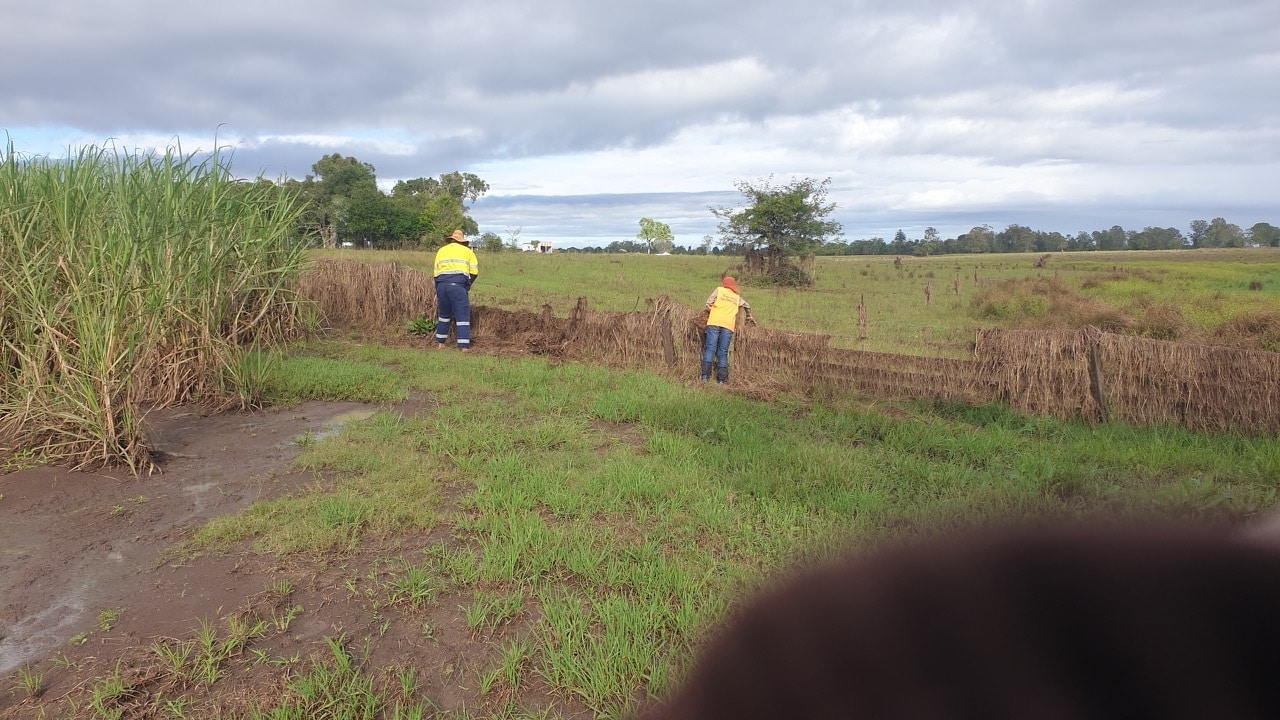 Bus 4x4 customers help BlazeAid 11 4 1